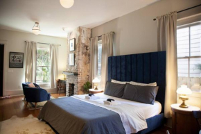 Intimate Library Studio - Minutes to Forsyth Park